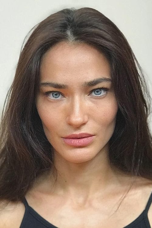 Saadet Aksoy as Gülbahar 