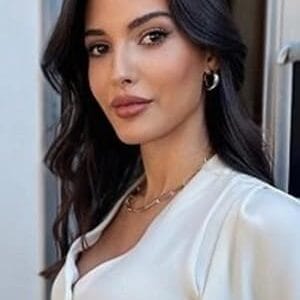 Mahassine Merabet as Nilüfer Hatun