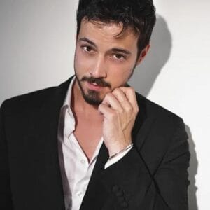 Mert Yazıcıoğlu as Orhan Bey